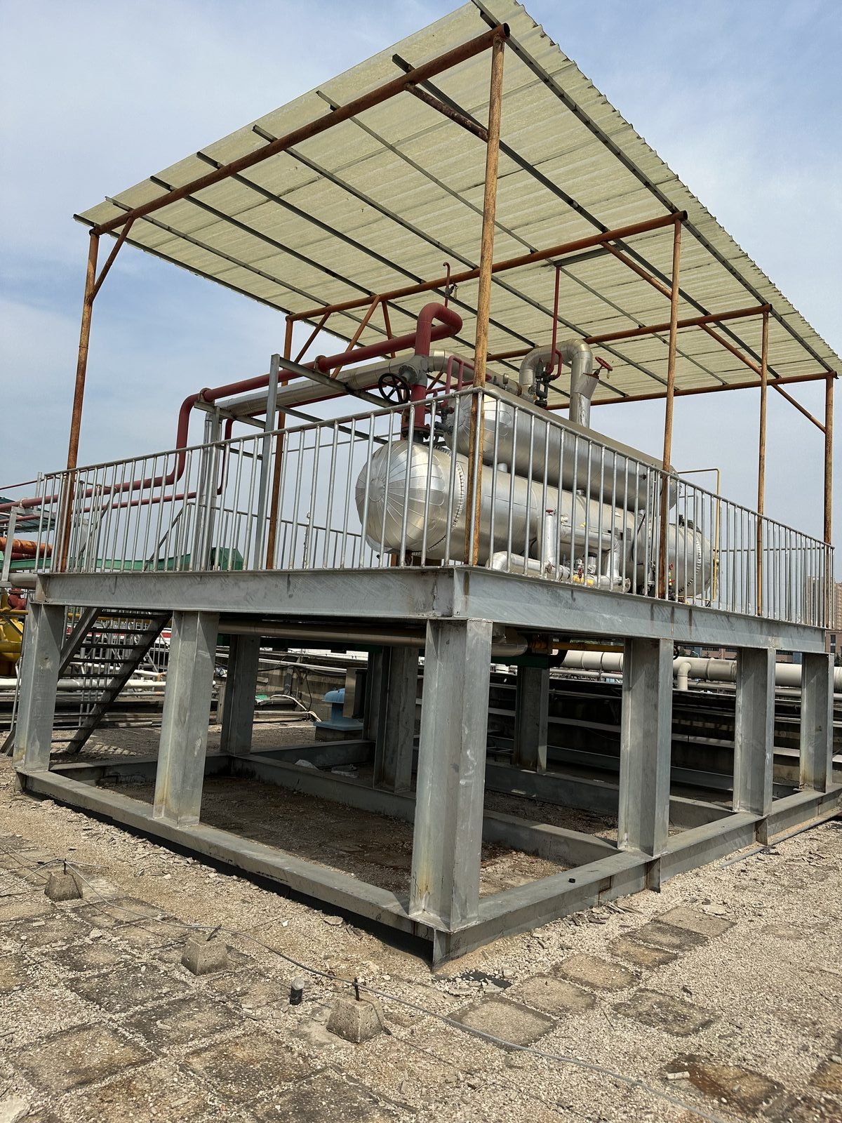 Outdoor ammonia heat-pump package with insulated vessels under a shed